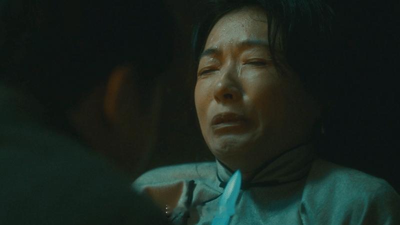 万茜丁玉娇刀尖下生孩子《八千里路云和月》这段产子戏真的封神！屋外日军的尖刀来回