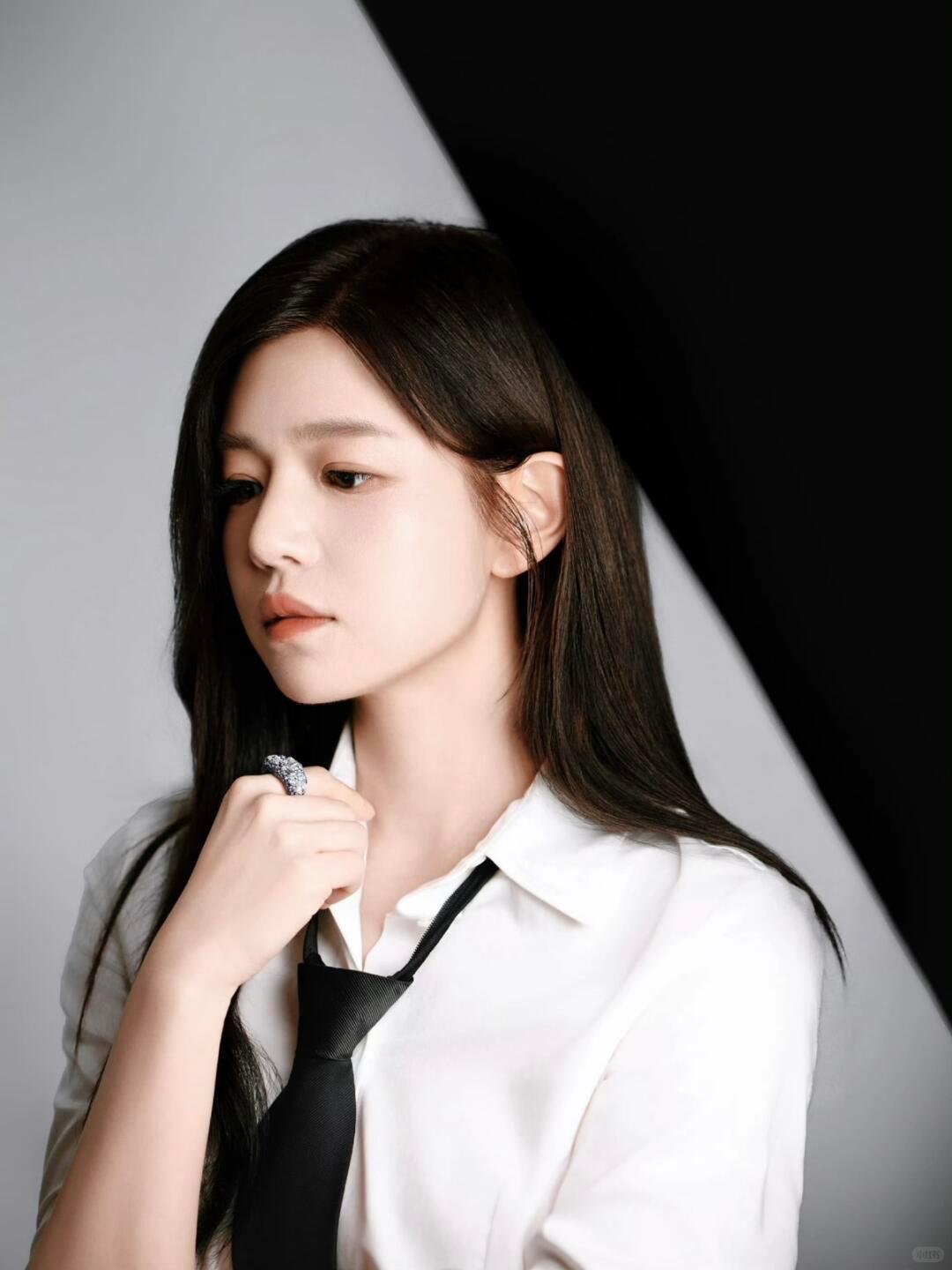 陈妍希，给所有女人狠狠上了一课。那就是女人可以结婚，也可以离婚，但一定要注