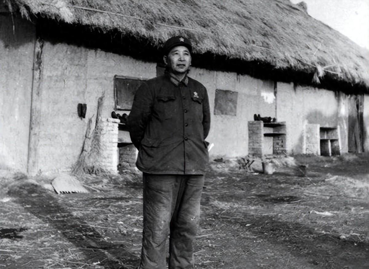 1988年南京军区司令获上将军衔后，主动向秦基伟上将敬礼，秦基伟却笑称军礼敬错了