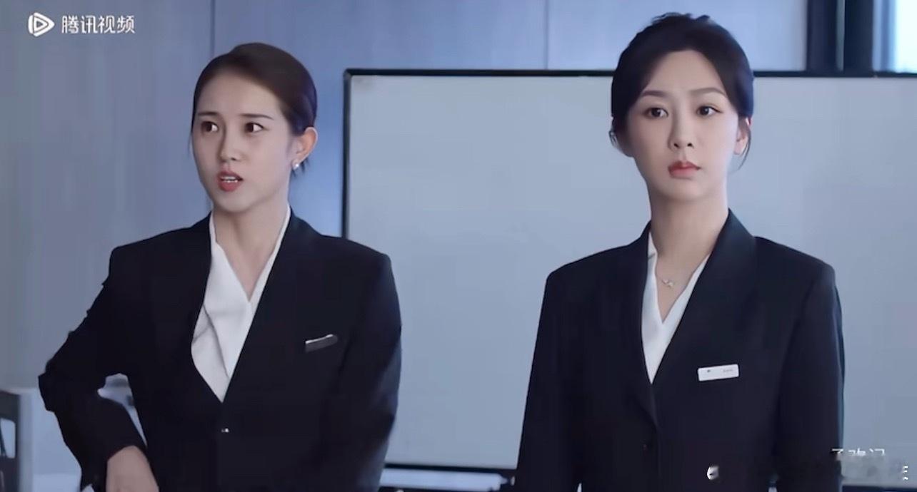 我还说郭宇欣脖子长肯定适合古装，和杨紫比起来，她还是短了。​​​