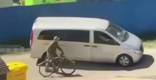从乌克兰看中国，乌克兰外卖员街头被强征兵，才懂了毛主席的抉择