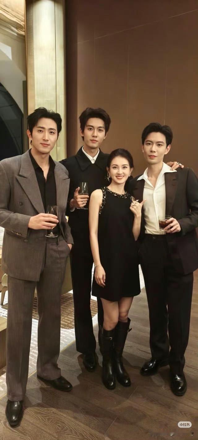 郭宇欣和她的男人们同框，王凯沐、黄浩雯、刘宇航都是她合作过的男演员。郭宇欣和