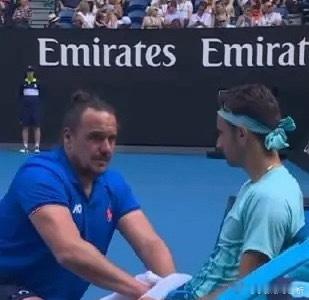 3天收2大礼！38岁德约绝处逢生：0-2后对手退赛澳网103胜历史第1北京时间