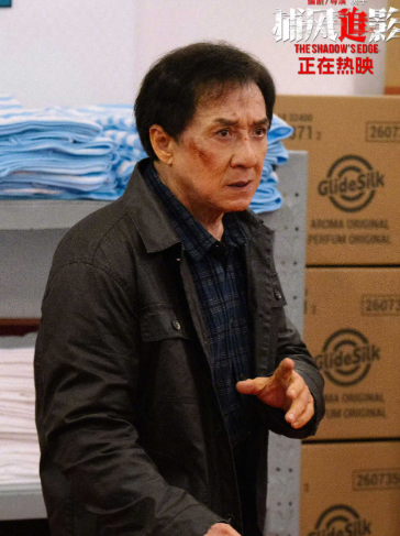 终于知道为什么成龙都那么老了，却还在拍戏不是为了挣钱，也不是闲不住，而是只要