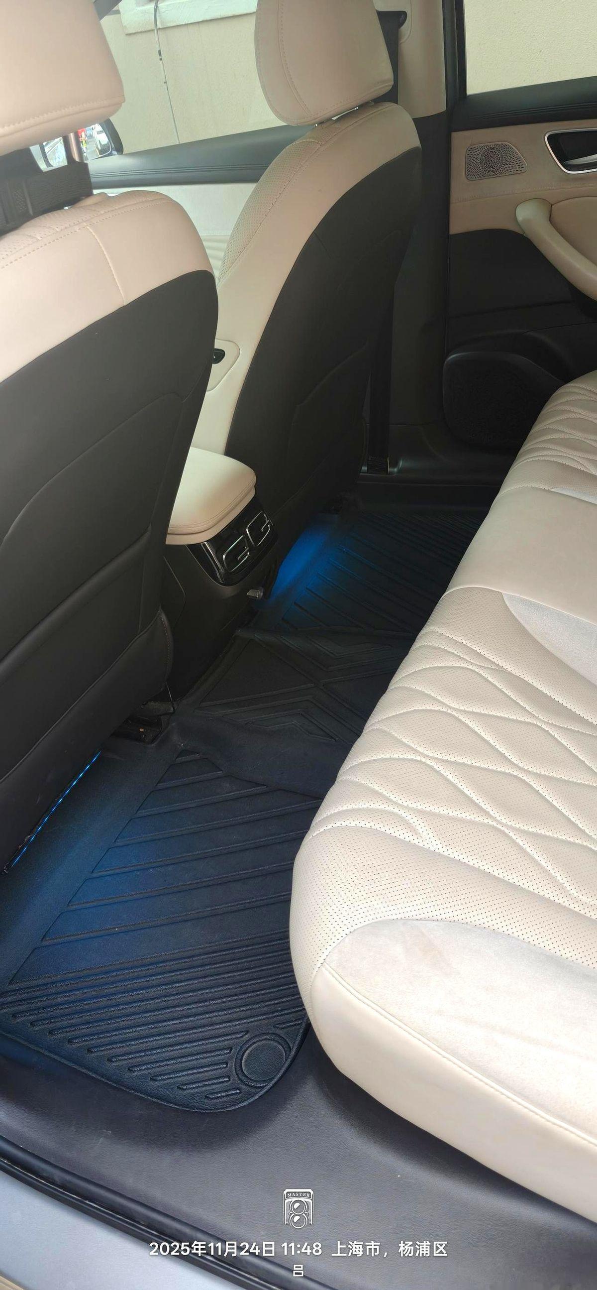 现在跑网约车可太难了。就因为说我车里有异味，直接把我号封了一个礼拜，上不了线。