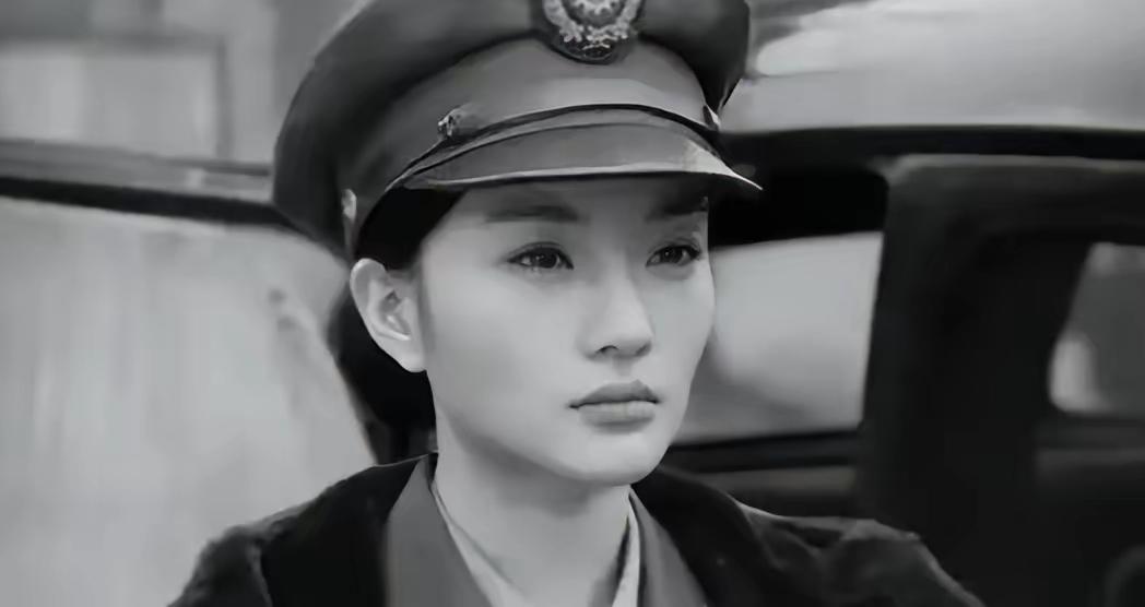 “戴笠情妇！”1949年，国民党美女特工张春莲，为了保命，隐姓埋名嫁给农民，30