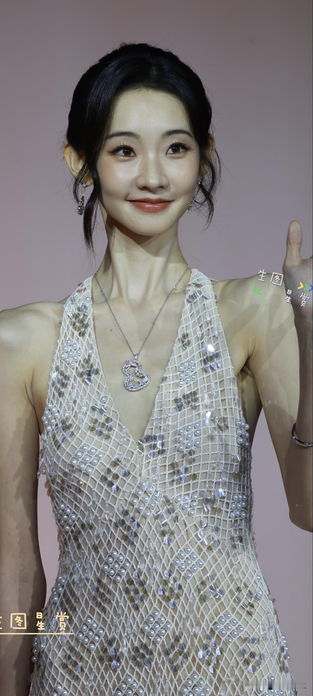 张艺凡×费加罗LIVEMODE音乐派对瘦高瘦高的凡凡，凡凡这身材，这气质，绝了