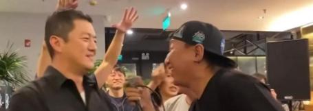 李亚鹏欠了4000万那天，生日宴上来了四个男人，没有排场，没有客套，就挤在他那间