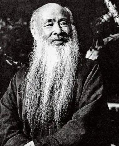 1949年，张大千散尽家财，弄到了三张飞机票。这架飞机，是最后一架离开成都的飞机