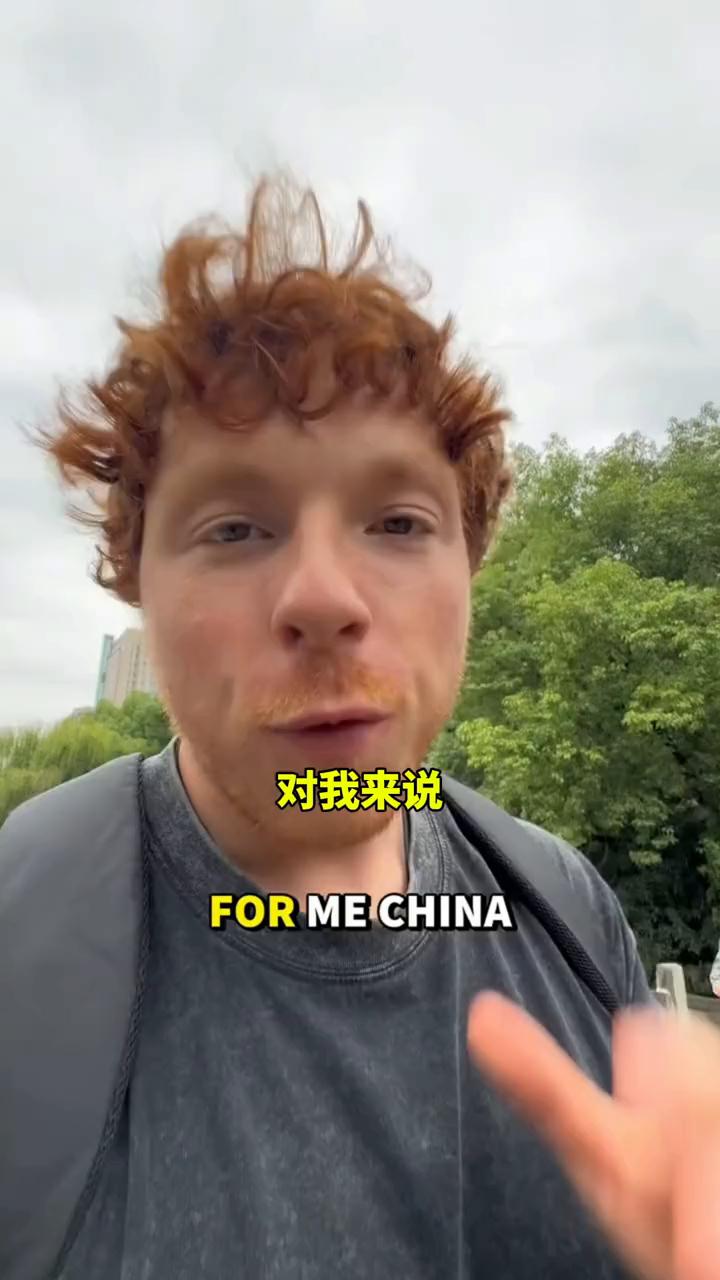 我现在在中国的街头，眼前是我以为这辈子都不会见到的景象。中国是我这辈子去过的最发