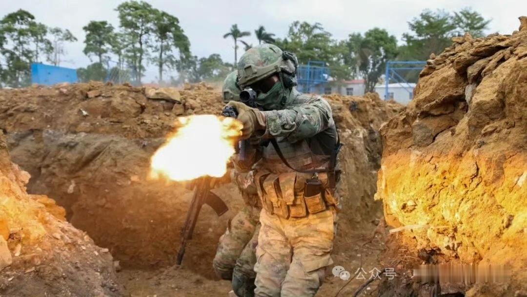 海军陆战队某部开训​​​高燃现场海军陆战队是全域作战的精锐力量，可快速投送、