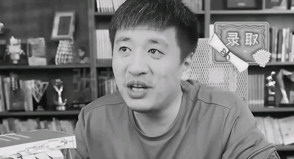 昨晚，要睡觉了，儿子打来电话。​他小声问：老妈，你睡了吗？​我答：嗯，正准备