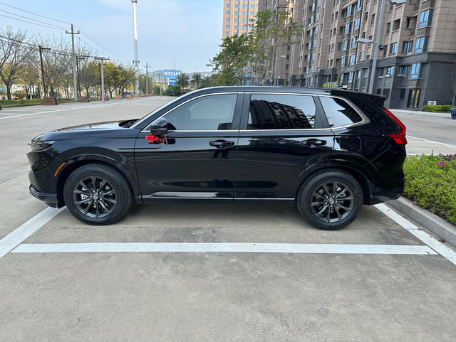 普通人如何买车不后悔好开：动力够用，时速120以内能积极响应车主想法，转向精准