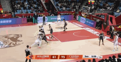 奎因飞扣被拉肩膀，吼栾利程吃技犯，是非头子是那个反骨仔王洪泽上篮，被曾繁日在