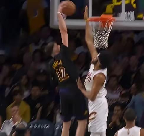 湖人大胜骑士，三个万万没想到！1. 赛前普遍看衰湖人防线脆弱，如今被狠狠打脸。