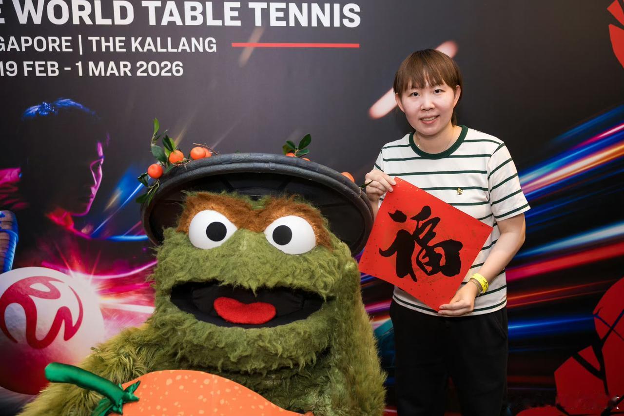 外协会选手的新加坡大满贯晚宴照片[笑着哭]，这每个人都拎着一个“福”，或倒着或正