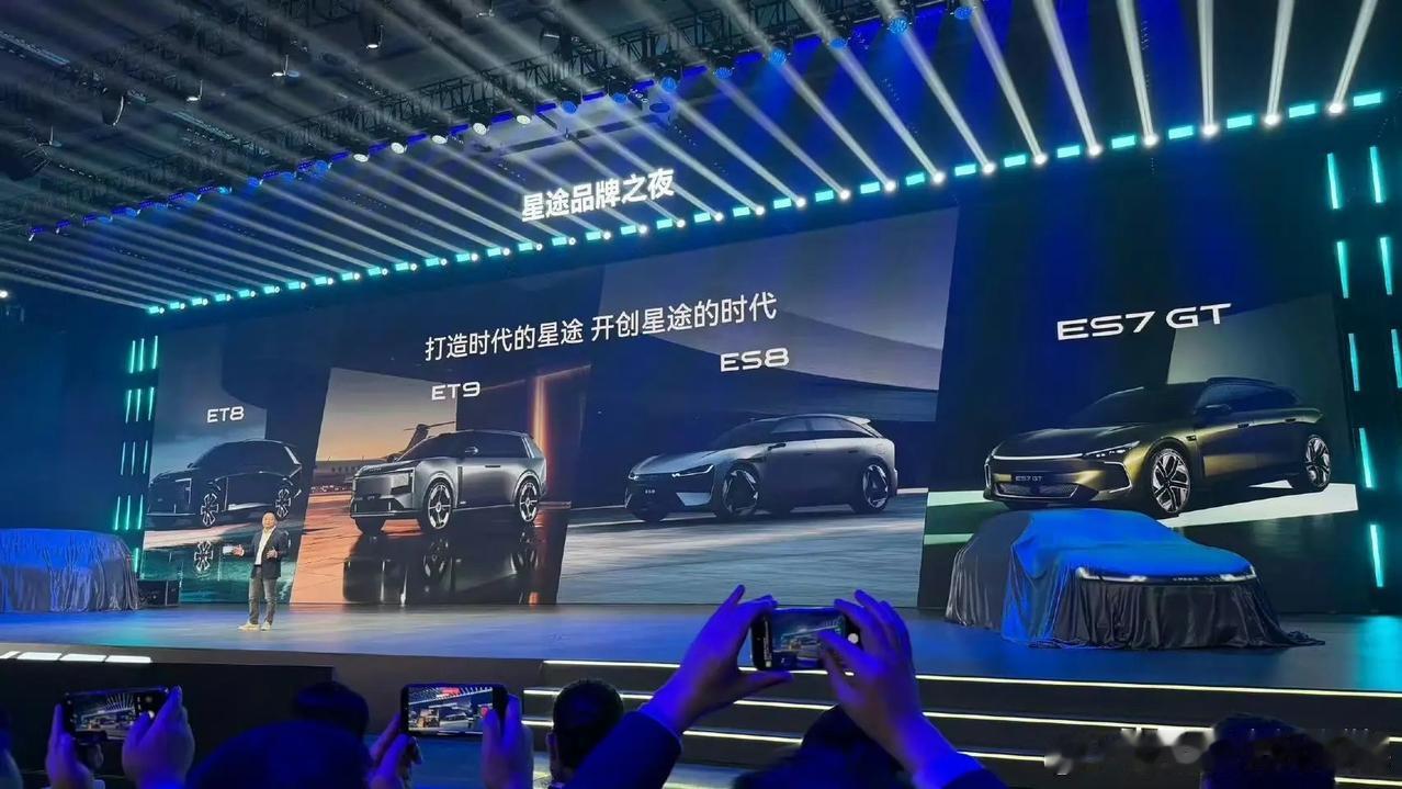 问：“你开的什么车？”答：“M9！”问：“好车，落地得五十万了吧？”答：“