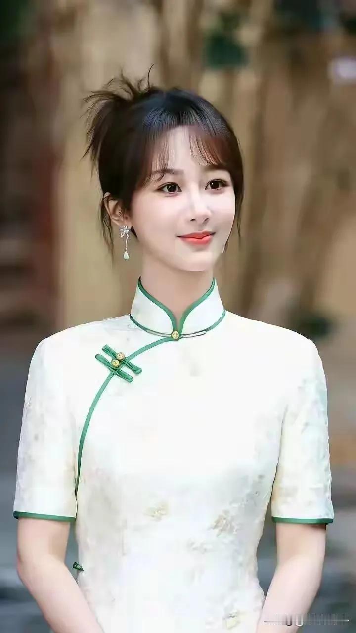 杨紫走红，演技才是硬通货在娱乐圈这个星光璀璨的舞台上，杨紫的名字无疑是闪耀