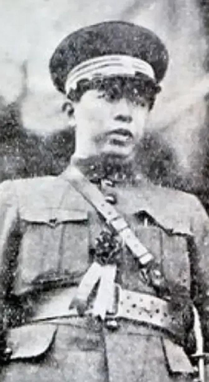 1983年，75岁的张学铭在北京安然离世。作为张作霖的次子，他从小不被父亲喜爱，人生际遇与兄长张学良