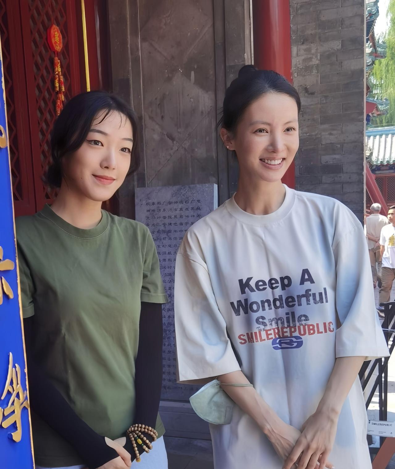 卸了妆的金晨，虽然少了点气质，但看上去更清新甜美了。金晨属于那种一胖先胖脸的体
