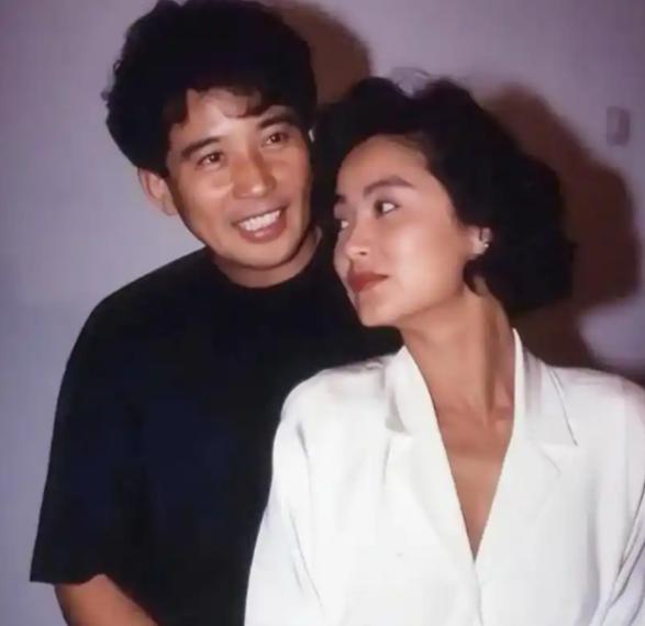 1973年，已婚的秦汉爱上了18岁的林青霞。他回家对大着肚子的妻子邵乔茵说：“我