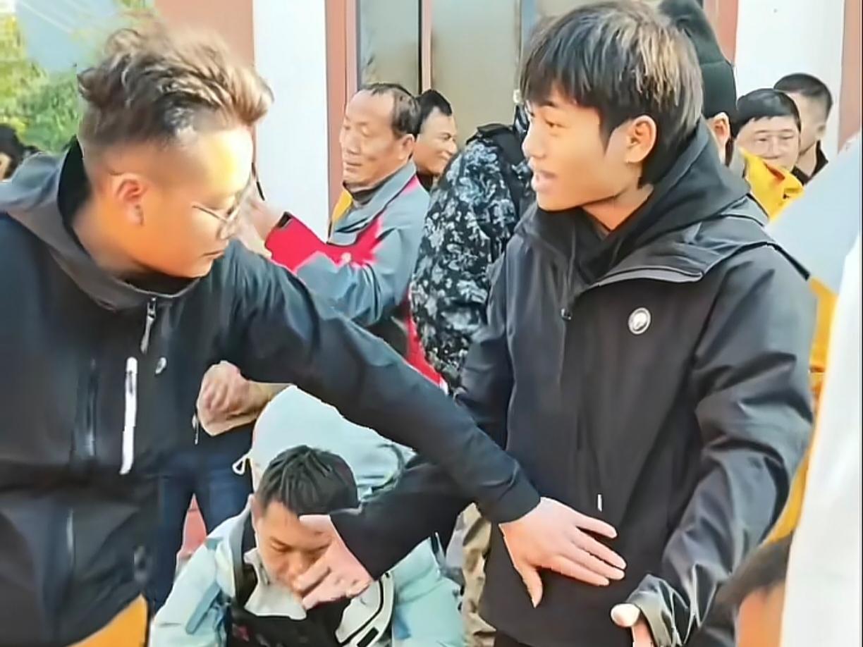 林北也违规了吗？原来是他被搜出口袋装着一张纸，纸属于易燃品，在荒野求生中可以