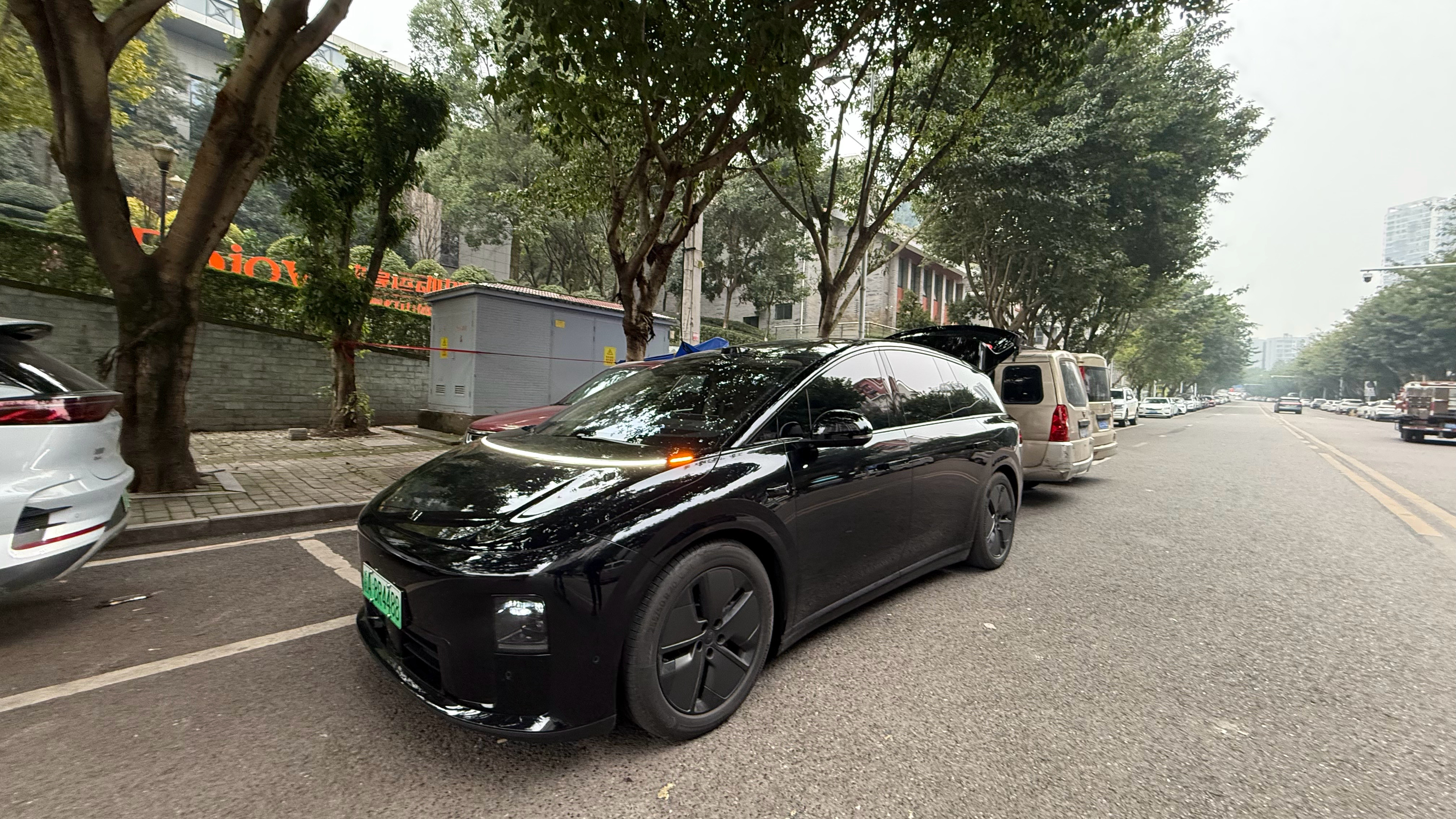 兄弟们我的理想i8帅吗