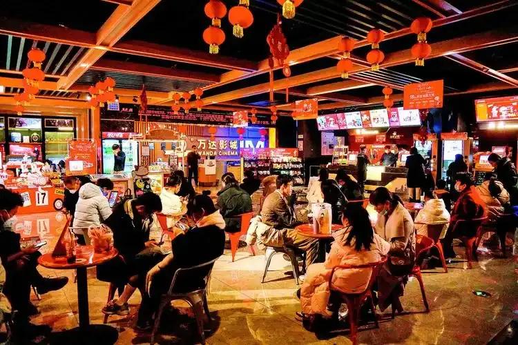 全国最敢花钱的城市竟然不在北上广深，消费冠军的宝座被两座西部城市搬走了：一个是重