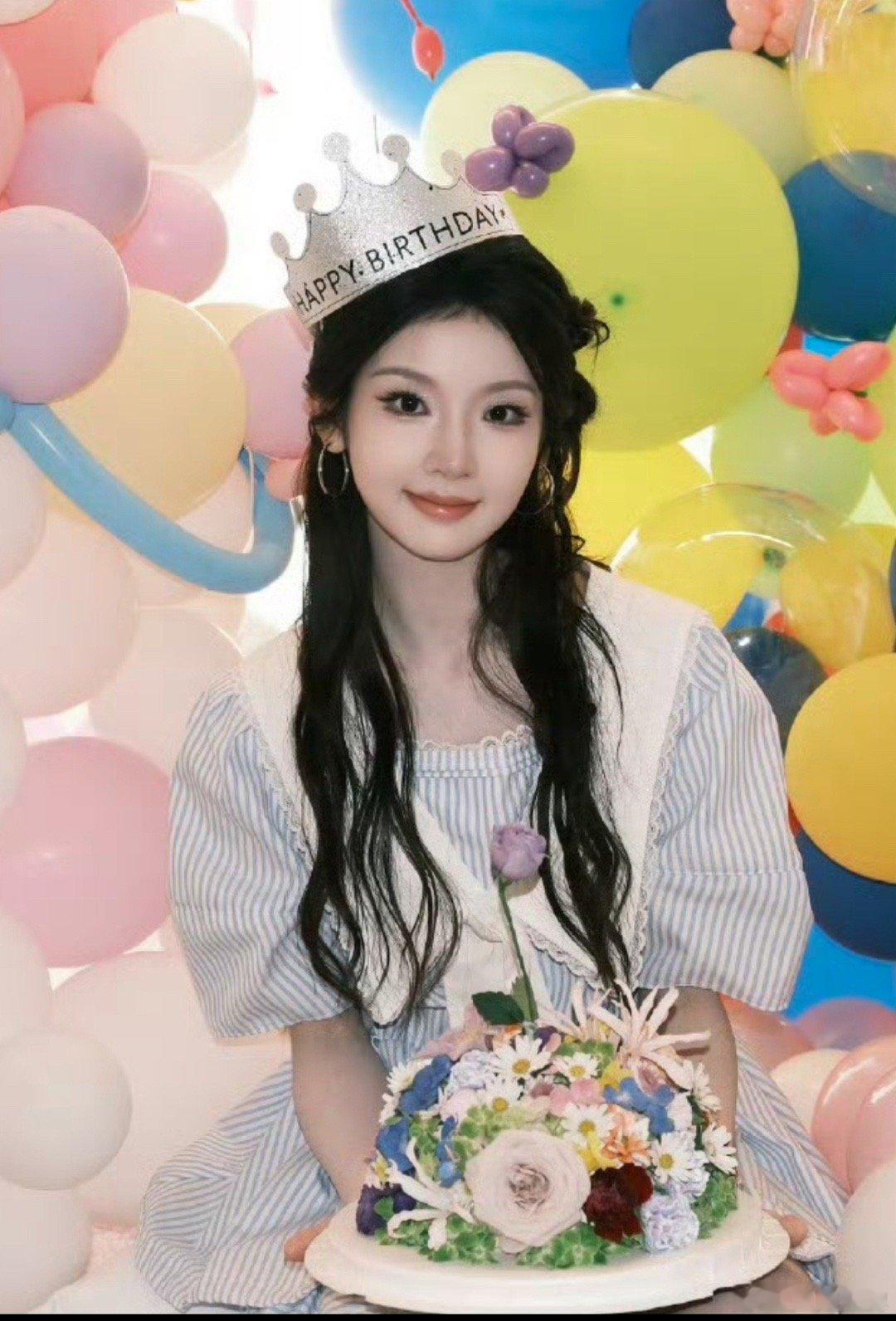 张淼怡的脸张淼怡的脸和她之前红楼梦演林黛玉时发生了翻天覆地的变化。尤其是眼睛​
