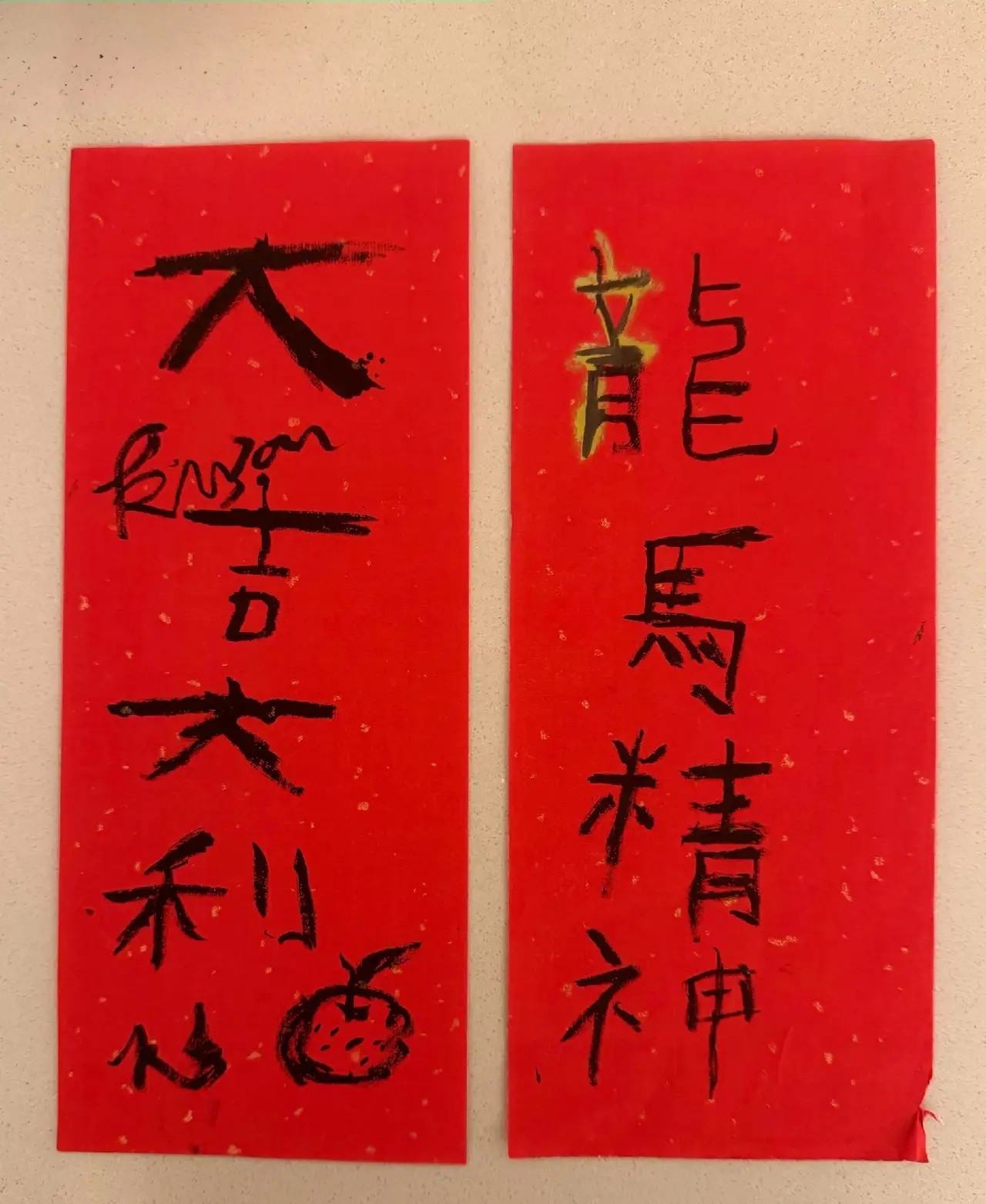 古巨基晒出大儿子抱着小儿子拜年，好可爱啊！二宝都长这么大了，说实话，他53岁，他