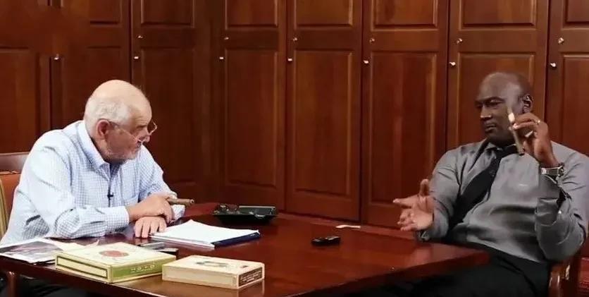 乔丹的一番话道出了他跟詹姆斯差别那么大的原因：家庭教育很重要。乔丹在接受采访的