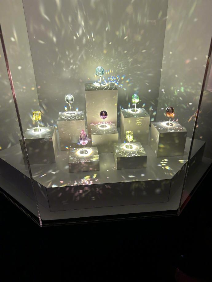 很直观的感受到了珠宝的火彩