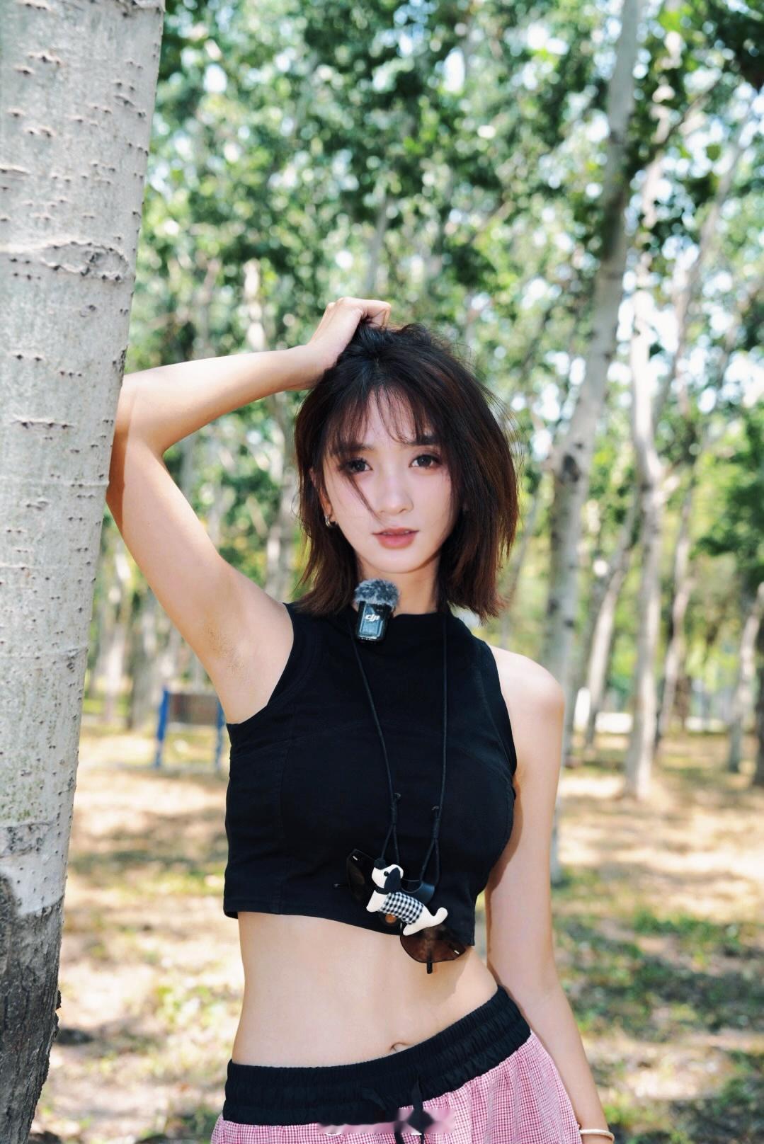 👧🏻​​​