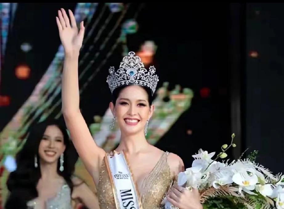 去泰国旅游，常被问“要不要看人妖”，不少人也会去凑热闹。在泰国，人妖盛行，甚至有