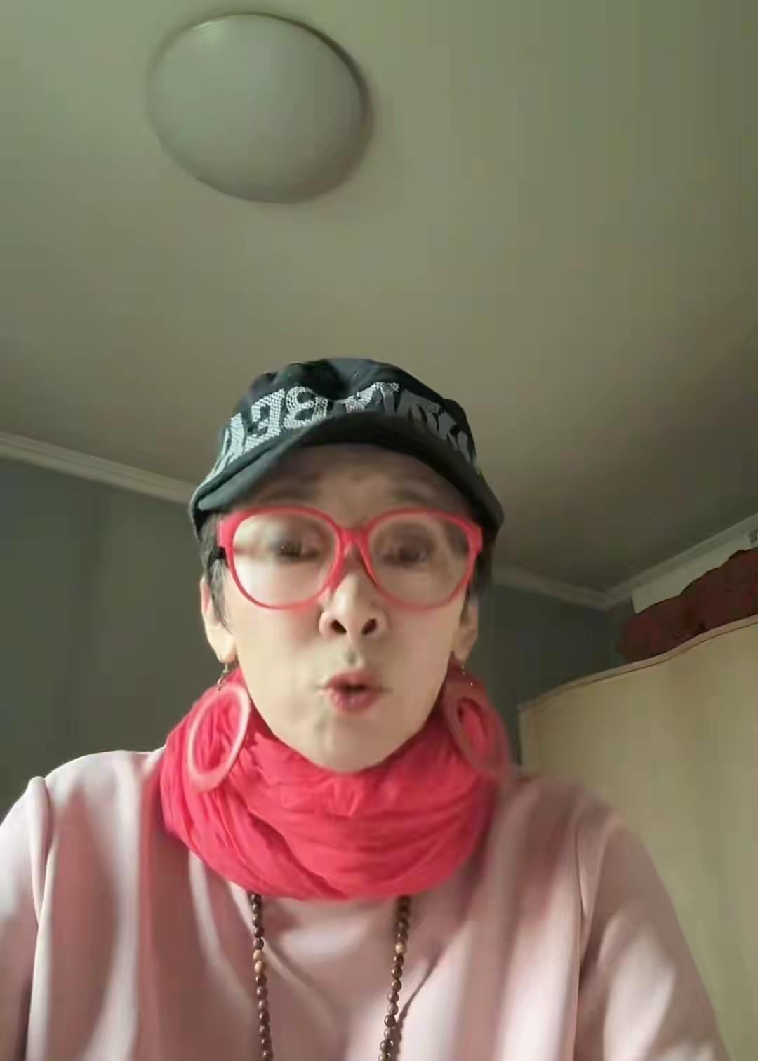 苏柳再发声！说“刀家军”别网暴她这个军旅艺术家！这嘴脸就一个字“绝”！当刀郎下架