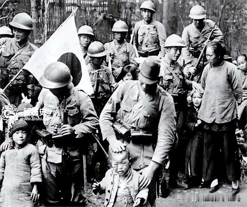 我们要像猫戏老鼠一样，用一百种死法来折磨它们！日本鬼子侵略中国南京，发动了