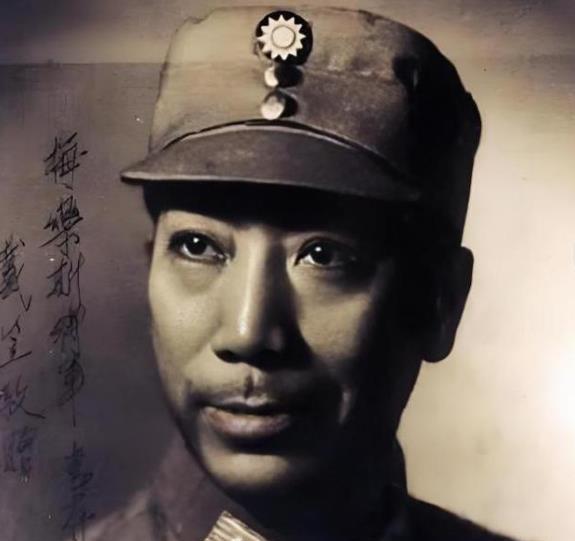 1945年，戴笠邀请50名汉奸吃饭，待众人吃完后，他突然说道：现在公布逮捕名单！