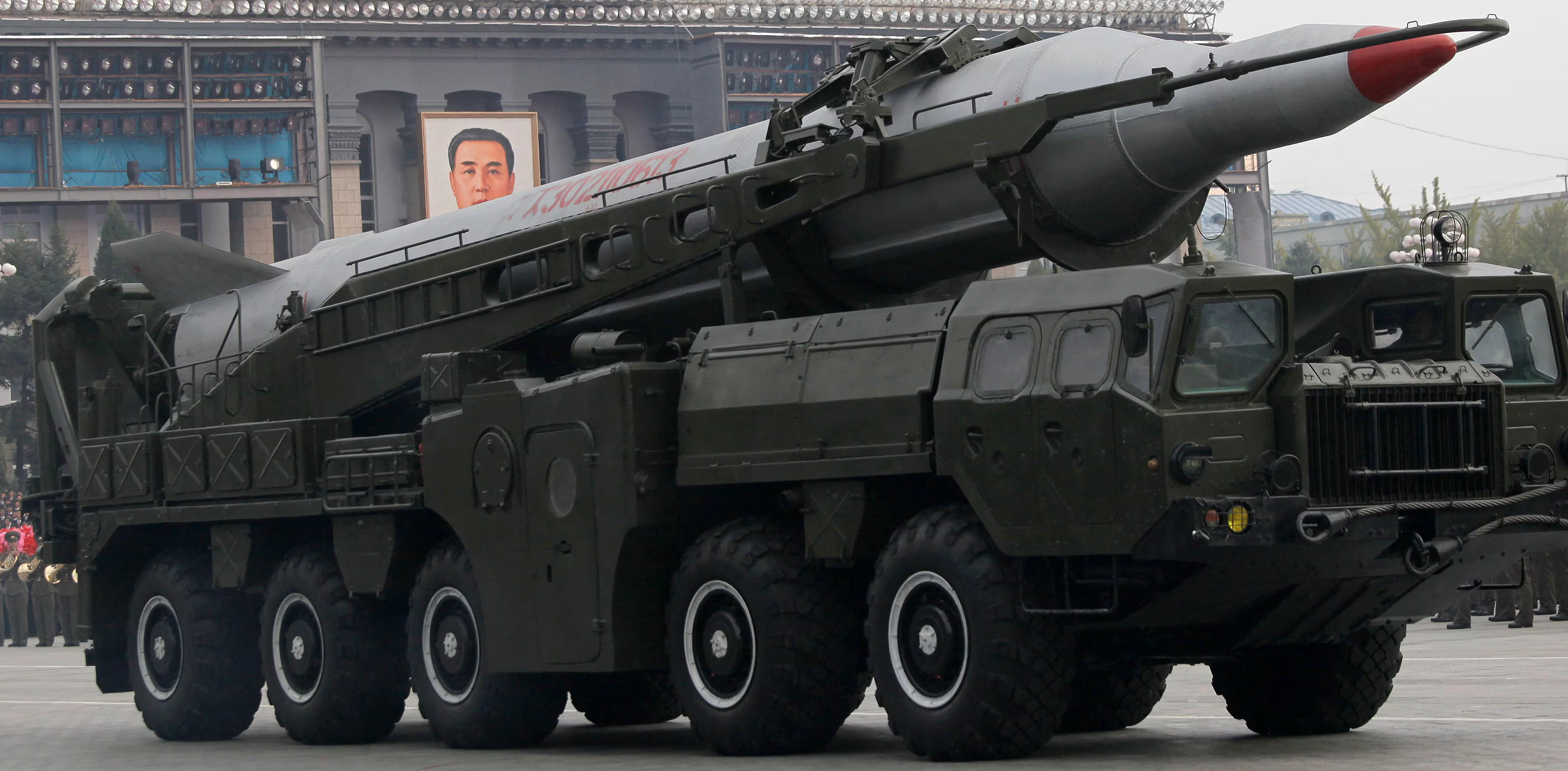 高分辨率图像北朝的液体弹，头部是锥-柱-裙结构