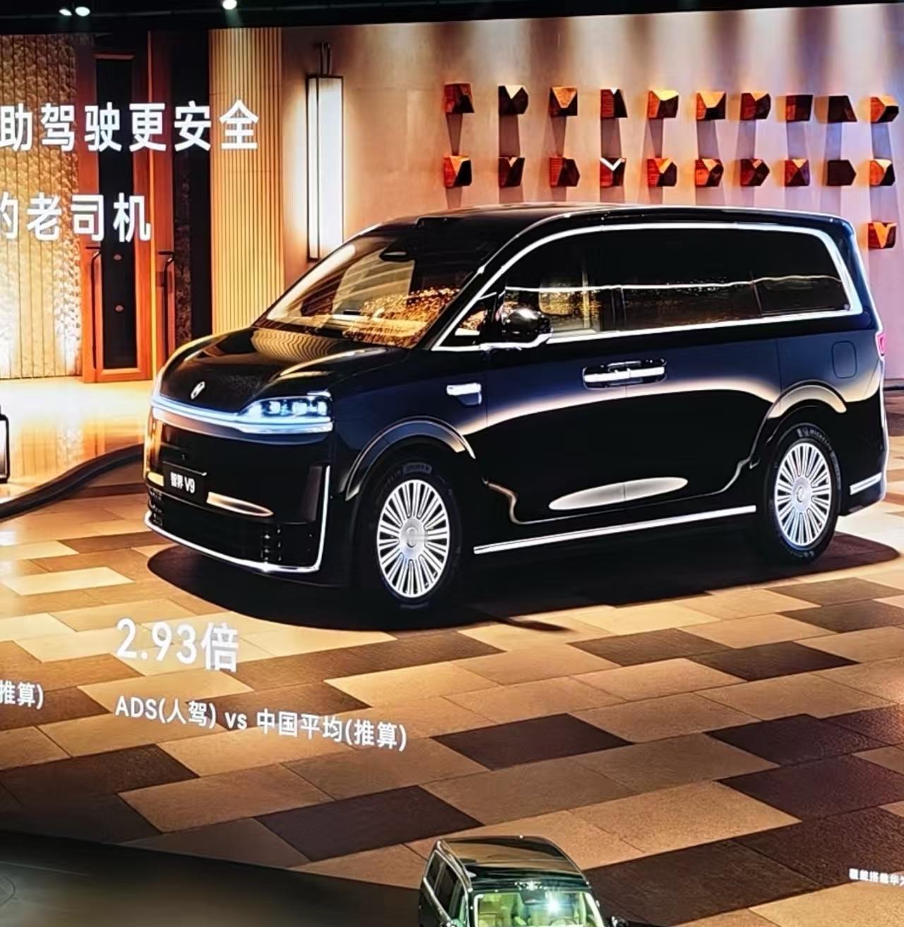 鸿蒙智行智界V9小定已破40000台，智界V9热度非凡。国货强势崛起，实力