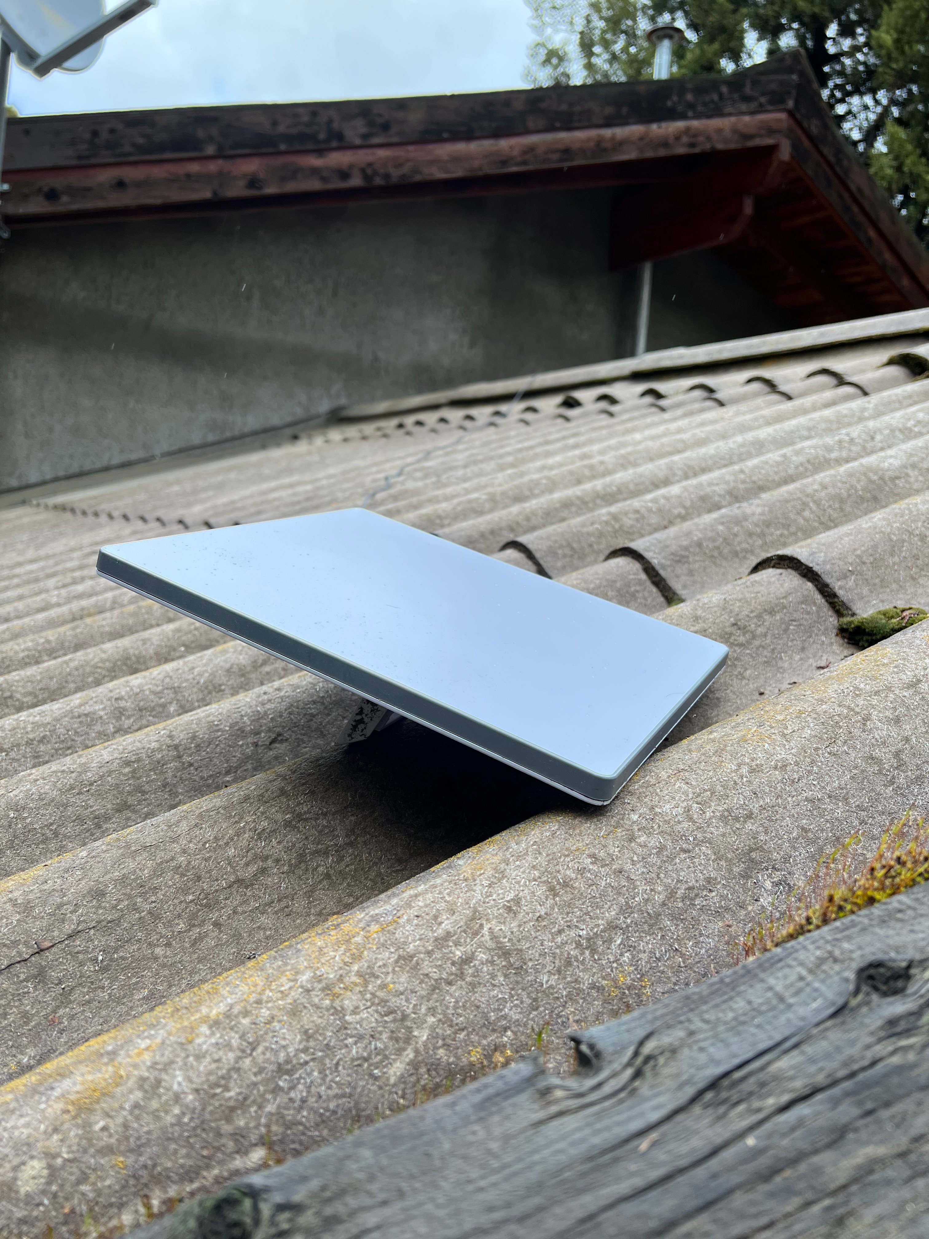 3月2日，马斯克：将终端用于武器系统违反星链商业服务条款。此规定适用于所有用户，