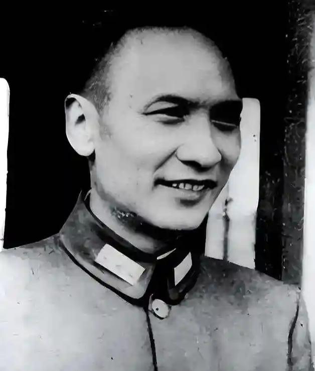 1949年寒冬腊月，重庆飞往昆明的一封绝密急电，只有阴森森的8个字。但这短短8个