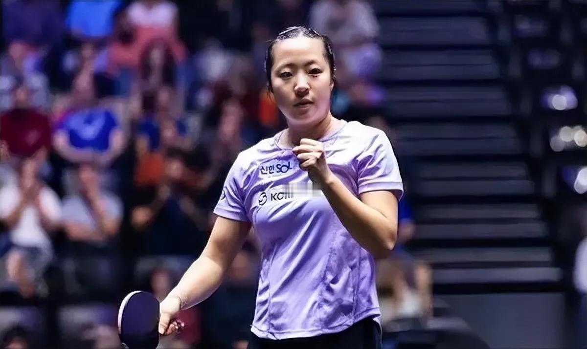 申裕斌又“啃”下中国长城了！这次赢的是世界第八陈熠。更绝的是——她把韩乒