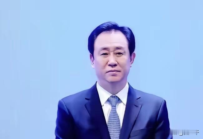 看许家印的对比图后，我宁愿相信这种说法了：许家印还藏匿了大量财富，或许就在国内。