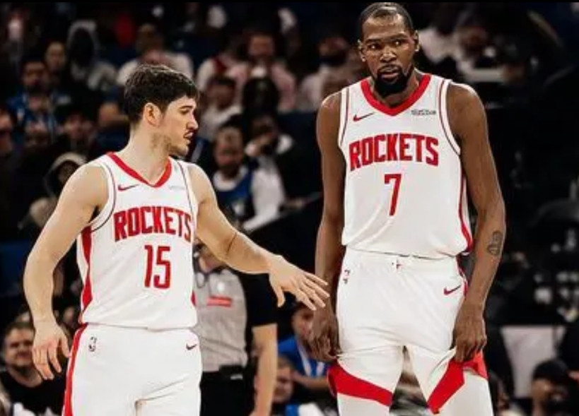 火箭123：122险胜热火，乌杜卡犯三大错误，差点葬送比赛胜利。1.乌杜卡太敏