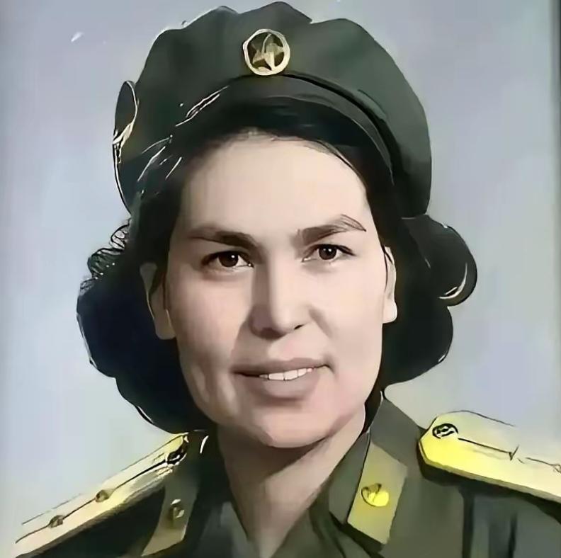 1965年，55岁的刘亚楼因为弥漫型肝癌临终，咬死了一定要让小自己15岁的妻子翟