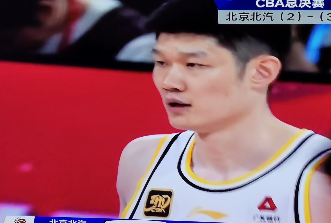 广厦队的主力阵容，除了胡金秋外，其他人放到其他球队也就一般化。胡金秋最令人服气，
