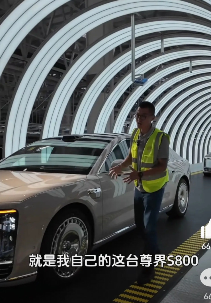 陈震今天放出来一个深入尊界S800超级工厂，并且从生产线上开下自己预订的那台车的