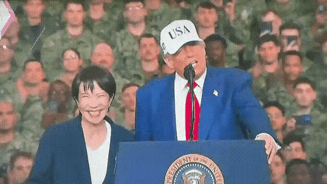 看到高市早苗在特朗普面前就像个温顺小鸟，温顺中不乏肉麻，连日本人自己都看不下去了
