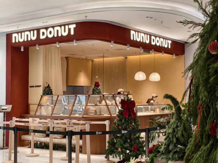 杭儿风又换主角了! 年轻人动辄排队2小时, 生甜甜圈、咖啡成商场新宠