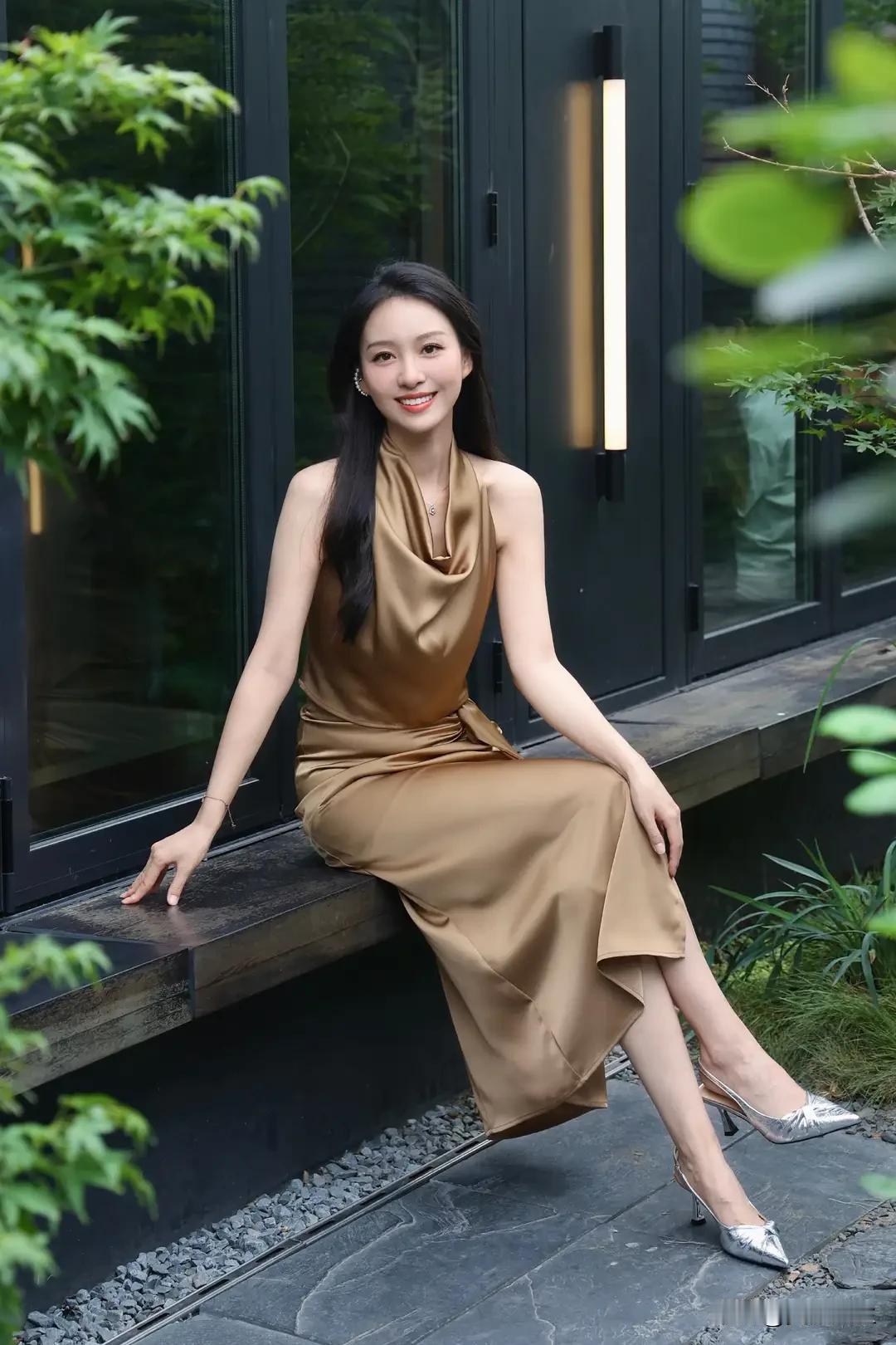 西湖边的梅花按时盛开了